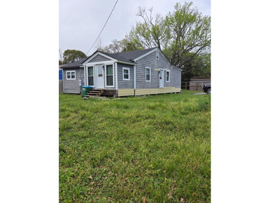 Beach Home For Sale in Pascagoula, Mississippi