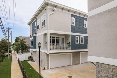 Beach Townhome/Townhouse For Sale in Tampa, Florida