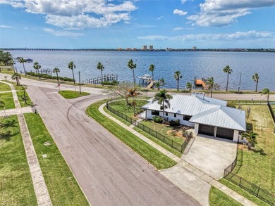 Beach Home For Sale in Bradenton, Florida