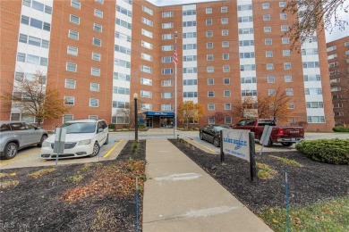 Beach Condo For Sale in Lakewood, Ohio