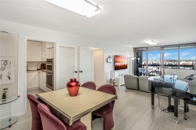 Beach Condo For Sale in Bayside, New York