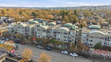 Beach Condo For Sale in Vancouver, BC