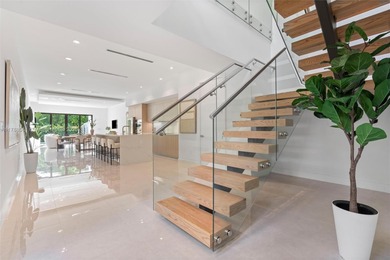 Beach Townhome/Townhouse Sale Pending in Miami, Florida