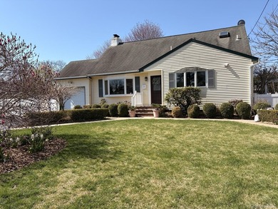 Beach Home For Sale in North Babylon, New York