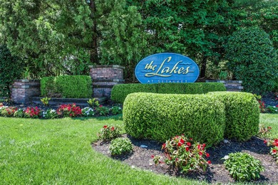 Beach Condo Sale Pending in Setauket, New York