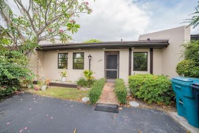 Beach Townhome/Townhouse For Sale in Miami, Florida