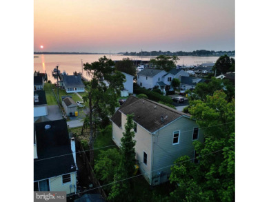 Beach Home For Sale in Edgewater, Maryland