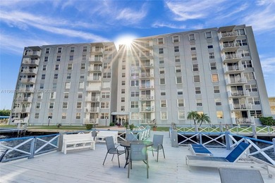 Beach Condo For Sale in Hallandale Beach, Florida