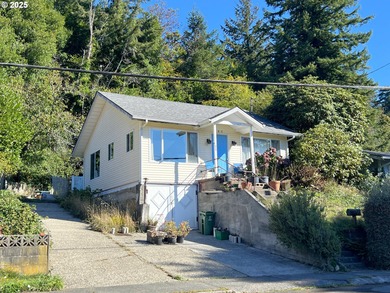 Beach Home For Sale in Coos Bay, Oregon