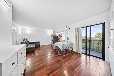 Beach Condo For Sale in College Point, New York