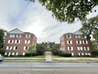 Beach Home For Sale in Evanston, Illinois