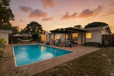 Beach Home Sale Pending in Fort Walton Beach, Florida