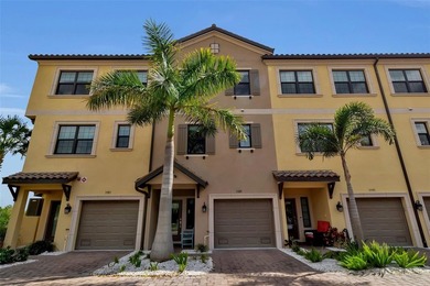 Beach Townhome/Townhouse For Sale in Sarasota, Florida
