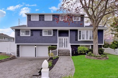 Beach Home For Sale in Bayville, New York