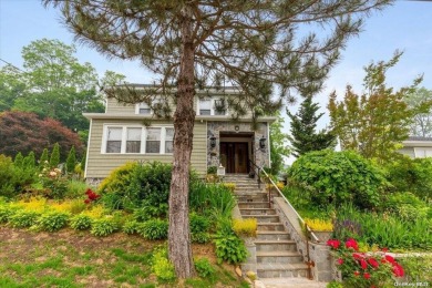 Beach Townhome/Townhouse For Sale in Oyster Bay, New York