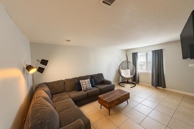 Beach Townhome/Townhouse Sale Pending in Fort Walton Beach, Florida