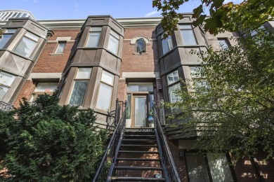 Beach Townhome/Townhouse Sale Pending in Chicago, Illinois