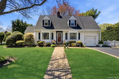 Beach Home Sale Pending in Brightwaters, New York