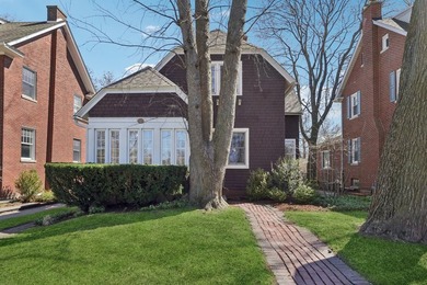 Beach Home Active Under Contract in Evanston, Illinois