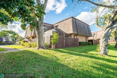 Beach Townhome/Townhouse For Sale in Coral Springs, Florida