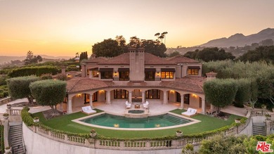 Beach Home For Sale in Santa Barbara, California