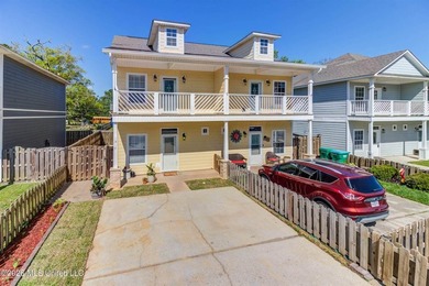 Beach Townhome/Townhouse For Sale in Gulfport, Mississippi