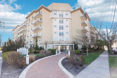Beach Condo For Sale in Rockaway Beach, New York