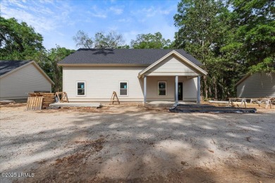 Beach Home For Sale in Beaufort, South Carolina
