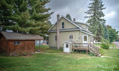 Beach Home Active Under Contract in Lake Linden, Michigan