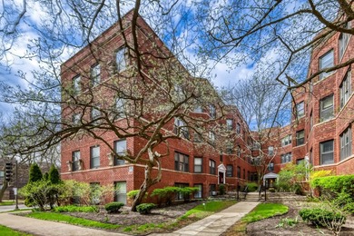 Beach Condo Active Under Contract in Evanston, Illinois
