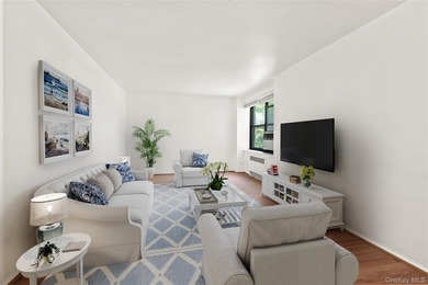 Beach Home For Sale in Flushing, New York