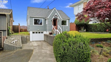 Beach Home For Sale in Astoria, Oregon