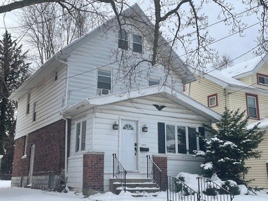 Beach Home Sale Pending in Erie, Pennsylvania