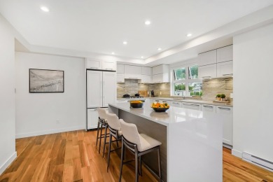 Beach Condo For Sale in White Rock,