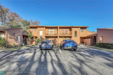 Beach Townhome/Townhouse For Sale in Tamarac, Florida
