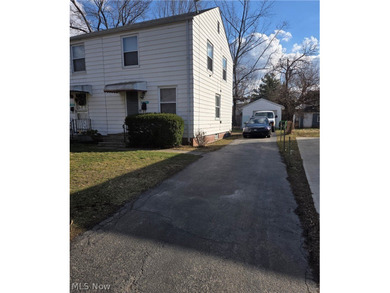 Beach Townhome/Townhouse For Sale in Euclid, Ohio