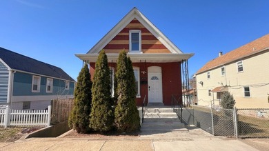 Beach Home Active Under Contract in Chicago, Illinois