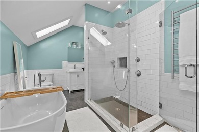 Beach Home For Sale in Portsmouth, Rhode Island