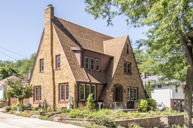 Beach Home For Sale in Milwaukee, Wisconsin