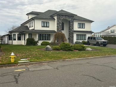 Beach Home For Sale in West Islip, New York