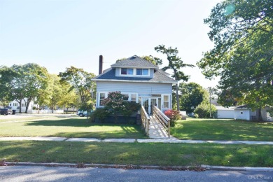 Beach Home For Sale in Gladstone, Michigan