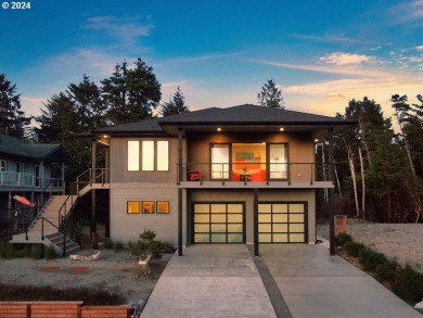 Beach Home For Sale in Ocean Park, Washington