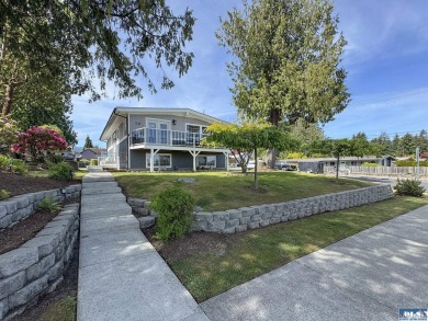 Beach Home For Sale in Port Angeles, Washington