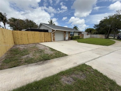 Beach Home For Sale in Davie, Florida