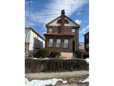 Beach Home For Sale in Whitestone, New York