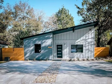 Beach Home Sale Pending in Fort Walton Beach, Florida