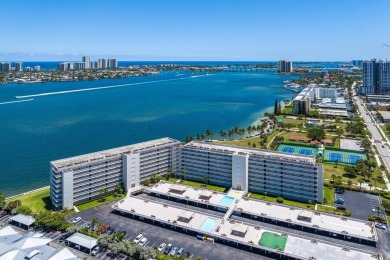 Beach Condo For Sale in Lake Park, Florida