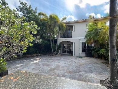 Beach Townhome/Townhouse For Sale in Hollywood, Florida