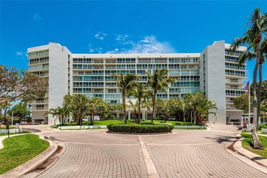 Beach Condo For Sale in Key Biscayne, Florida