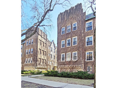 Beach Condo For Sale in Chicago, Illinois